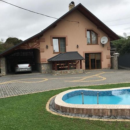 Vacation Home Yabluniv Extérieur photo