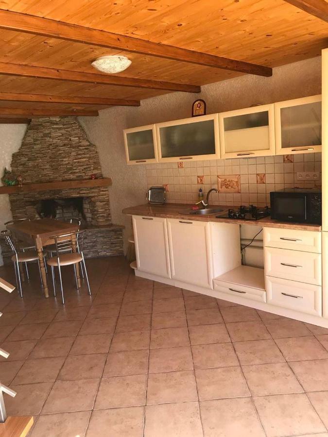 Vacation Home Yabluniv Extérieur photo
