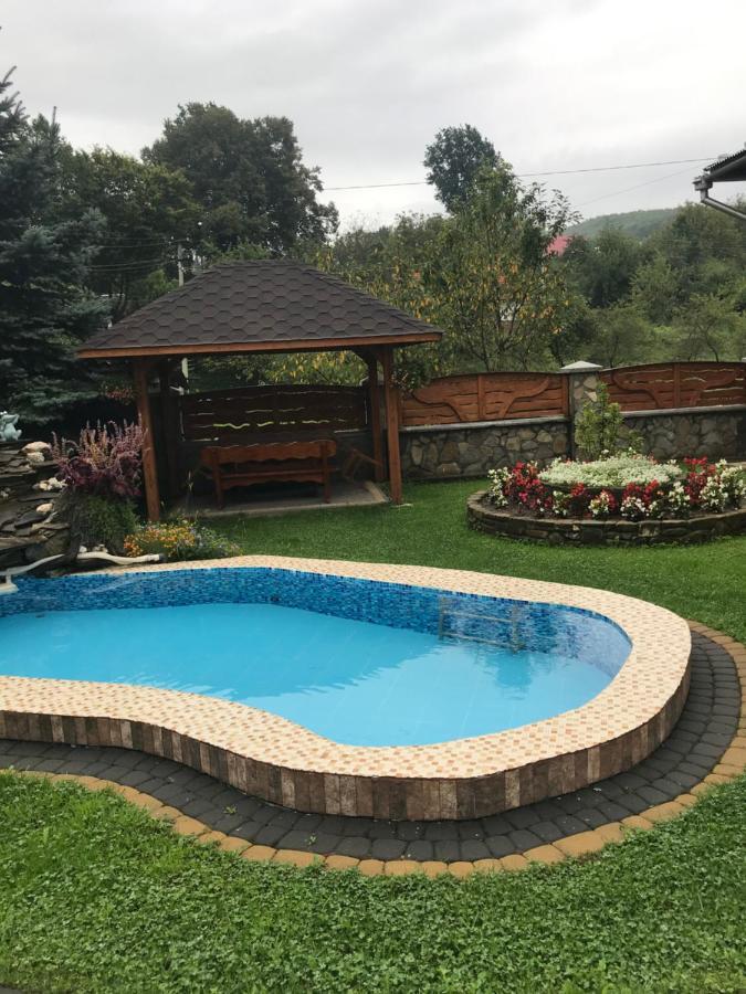 Vacation Home Yabluniv Extérieur photo