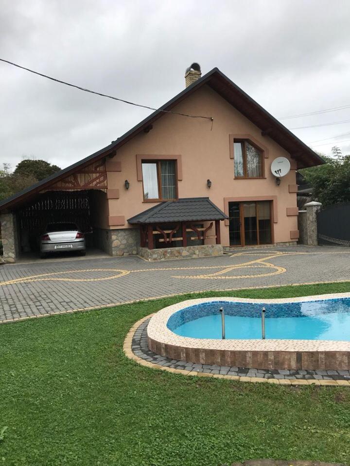 Vacation Home Yabluniv Extérieur photo